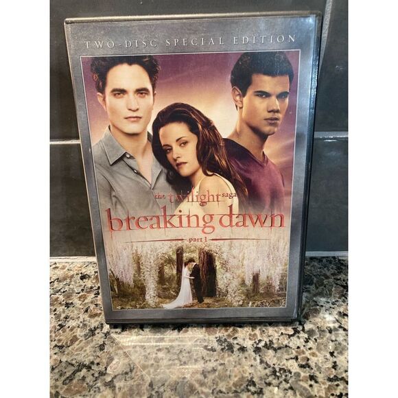 Breaking Dawn two disc special edition - Picture 1 of 6